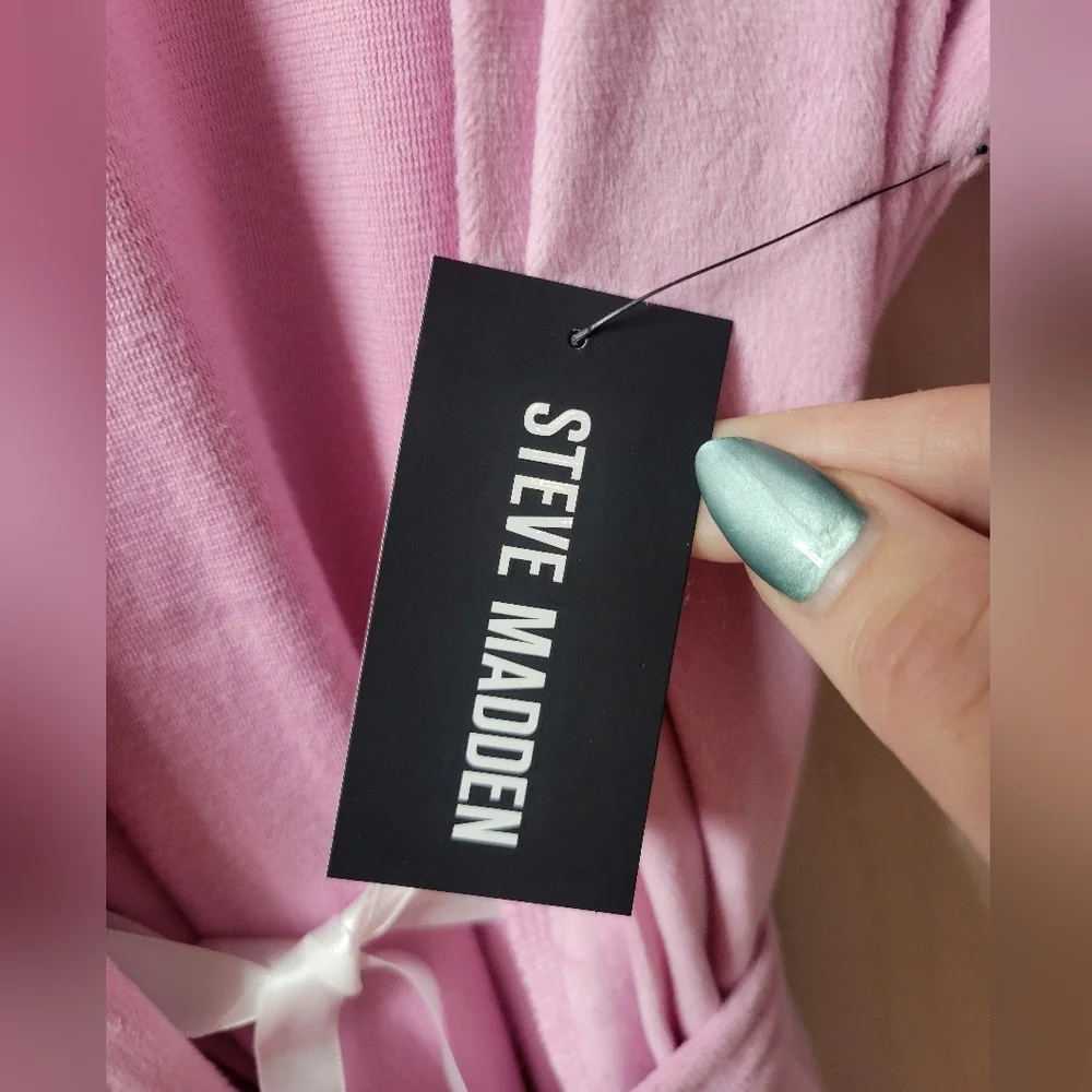 Steve Madden Pink Cozy Robe with Long Sleeves | Size: L/XL - Picture 4 of 7